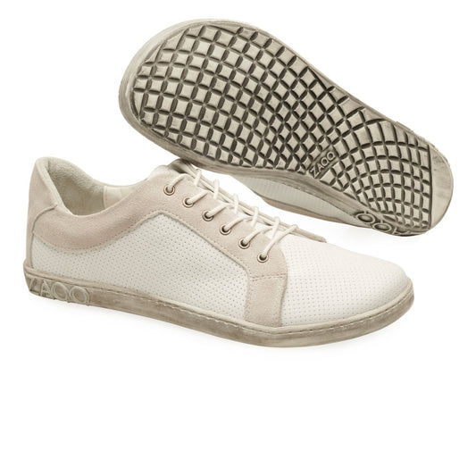 Die ZAQQ QORE Low White Sneaker aus hochwertigem Nappaleder strahlen mit ihren Schnürsenkeln und gepunkteten Perforationen Raffinesse aus. Einer hat eine flache Sohle, während der andere eine strukturierte Waffelsohle aufweist und bei jedem Schritt sowohl Stil als auch Komfort bietet.